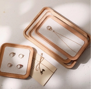 Plateau d'affichage de bijoux en bois massif moderne à la mode - Product Image 1