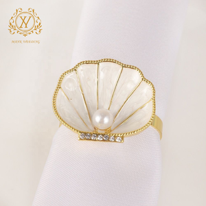 Haute qualité strass brillant <span class=keywords><strong>or</strong></span> boucles <span class=keywords><strong>de</strong></span> serviette lumière luxe coquille <span class=keywords><strong>perle</strong></span> ronds <span class=keywords><strong>de</strong></span> serviette pour la fête <span class=keywords><strong>de</strong></span> mariage hôtel Table décor - Product Image 3