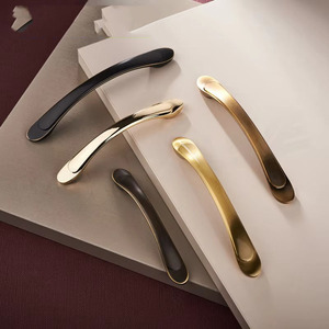 Poignées <span class=keywords><strong>de</strong></span> tiroir en laiton minimaliste en forme d'arche <span class=keywords><strong>de</strong></span> 128 mm pour armoires, placards, cuisines et salons – Vente en gros - Product Image 2