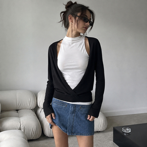 Conjunto casual americano de chaleco sin mangas de cuello alto y diseño sexy con cintura fruncida y top de manga larga con diseño hueco. - Product Image 4