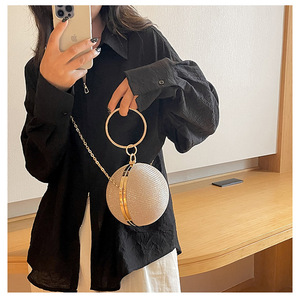 Bolso cruzado de lujo para mujer Bolso de noche de diseñador con patrón de caramelo geométrico con hardware premium y etiqueta de marca personalizada - Product Image 3