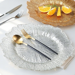 Vente en gros d'assiettes de présentation en verre transparent doré de 13 pouces <span class=keywords><strong>pour</strong></span> la décoration de mariage Assiette de présentation de <span class=keywords><strong>table</strong></span> de mariage extérieure haut de gamme - Product Image 1