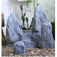 Fausse pierre d'aménagement paysager en plastique de fibre de verre, décoration artificielle de jardin de roche, grande pierre de rocaille extérieure pour l'extérieur d'hôtel