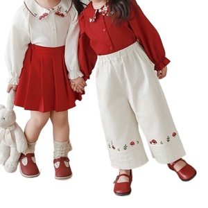 <span class=keywords><strong>Pantaloni</strong></span> <span class=keywords><strong>Larghi</strong></span> a Tre Quarti in Cotone Ricamato Tinta Unita per <span class=keywords><strong>Bambina</strong></span>, Nuova Collezione Primavera 2026, Carini, Comodi, Casual, per Esterni, di Tendenza - Product Image 5