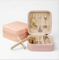 Boîte de rangement à bijoux portable de voyage, mini boîte organisatrice en cuir PU, petite boîte d'emballage en plastique pour bagues et boucles d'oreilles