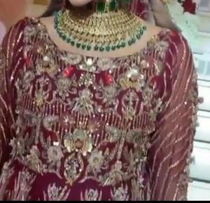 Belle robe de mariée traditionnelle indienne/pakistanaise élégante longueur de plancher en acétate broderie lourde Zardozi pour mariage ATIYA - Product Image 2