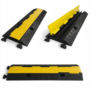 Protection de câbles robuste à 2 canaux, rampe de protection en caoutchouc pour câbles de stationnement avec couvercle jaune rabattable pour le trafic et le stationnement - Product Image 1