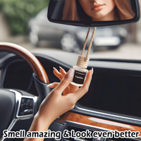 Désodorisant de voiture Offre Spéciale avec ornement de bouteille en verre suspendu TikTok parfum rétroviseur désodorisant liquide en plastique
