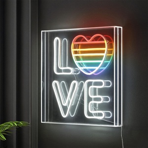 Letrero LED de 15"W x 15"H Blanco/Arcoíris con la Palabra 'LOVE', Funciona con USB, 315 Lúmenes, Caja Acrílica Contemporánea y Glamorosa, No Regulable, para Dormitorio - Product Image 5