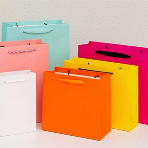 ถุงกระดาษช้อปปิ้งแบบใหม่ ดีไซน์ตามสั่ง สำหรับเสื้อผ้าและรองเท้า จากโรงงานโดยตรง - Product Image 3