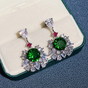 Orecchini pendenti in pietra verde per donna, eleganti gioielli vintage scintillanti per le orecchie - Product Image 4