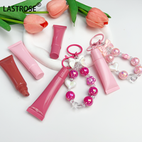 Vente en gros de maquillage de luxe à marque privée : Rouge à lèvres haute pigmentation, Gloss liquide, Huile repulpante hydratante et brillante pour les lèvres avec porte-clés