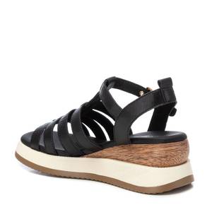 Sandales compensées pour femme Carmela en cuir noir avec plateforme et boucle dorée - Product Image 3