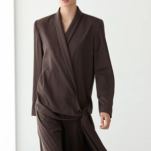 Chemisier élégant marron chocolat pour femme, col châle, taille nouée, drapé, style chic décontracté, idéal pour le bureau et les soirées romantiques - Product Image 2