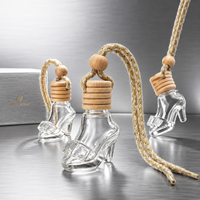 Flacon de parfum pour voiture en verre en forme de talon aiguille de 8 ml, diffuseur d'huiles essentielles suspendu avec couvercle en bois, flacon stiletto