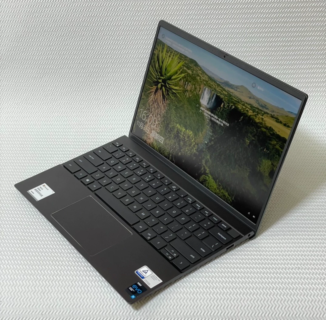 ＜USED品＞　DELL　Vostro 13 Notebook 5310 Ultra Thin Laptop - Dell Vostro 13 5310 with Intel Core I7