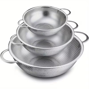 Passoire en acier inoxydable perforée avec poignées pour égouttage rapide des pâtes, riz, fruits et légumes – Outil de cuisine en gros - Product Image 1