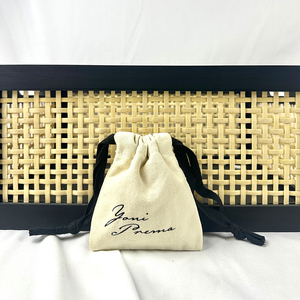 Sac biodégradable en coton biologique personnalisé avec broderie, cordon noir et logo de marque estampé à chaud – Prix compétitif - Product Image 4