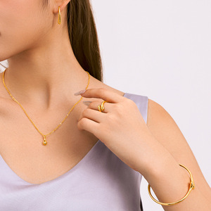 Elegante Set de Joyería Nupcial Ajustable Chapado en Oro con Diseño de Gota de Agua de Moda para Mujer Incluye Collar, Pulsera, Pendientes y Anillo - Product Image 2