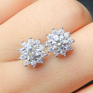 Orecchini di Diamanti Bianchi Champagne Taglio Brillante Rotondo Colore D Oro Bianco Naturale Gioielli Classici da Matrimonio per Donne Certificati GIA - Product Image 4