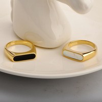Vente en gros de bijoux en or PVD 18 carats, anneaux en acier inoxydable hypoallergéniques et inaltérables, coquillages blancs et noirs pour femmes et hommes