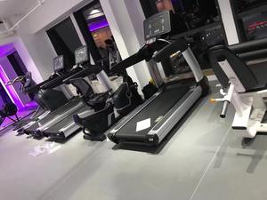Tapis roulant motorisé électrique d'inclinaison automatique de machine de <span class=keywords><strong>cardio</strong></span> commerciale portative de forme physique de gymnase avec le panneau principal de LED et l'écran LED - Product Image 6