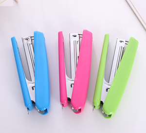 Grapadora Suministros <span class=keywords><strong>de</strong></span> <span class=keywords><strong>oficina</strong></span> Grapadora para estudiantes para libros gruesos Grapadora <span class=keywords><strong>de</strong></span> mano sin esfuerzo <span class=keywords><strong>grande</strong></span> multifunción al por mayor - Product Image 4