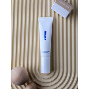 Fondotinta per la correzione del tono subdolo 30ml di correttore Beige naturale per la pelle scura con ingredienti minerali che va bene potrebbe essere migliore - Product Image 1