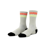Chaussettes de sport en nylon Dupont pour l'athlétisme, chaussettes fonctionnelles en maille respirante, chaussettes de sport à fibres fonctionnelles, évacuation de l'humidité, fabrication sur mesure OEM ODM pour l'entraînement