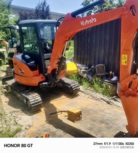 Mini-excavatrice d'occasion Kubota 3,5 tonnes JAPON, excavatrice sur chenilles Kubota U35 à bas prix avec accessoire de préhension - Product Image 3