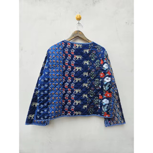 Veste courte en coton artisanale indienne, matelassée, patchwork indigo, confortable, style bohème chic, avec décoration rayée et motifs imprimés - Product Image 6