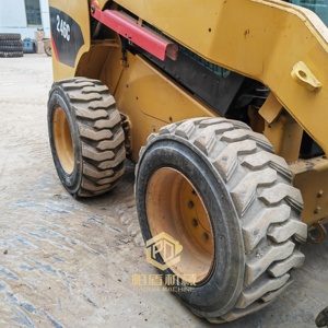 รถตักล้อยาง CAT 246C มือสอง พร้อมอุปกรณ์ขุดดินทั้งสองด้าน เหมาะสำหรับงานก่อสร้าง รถตักล้อยางแบบสกิดสเตียร์ - Product Image 2
