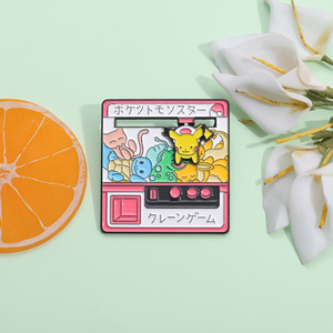 Épingles à badges mobiles en métal de haute qualité de 4.4cm pour les fans de jeu Poke Monster <span class=keywords><strong>Pikacu</strong></span> dans un style de machine à griffes mignon comme cadeau - Product Image 5