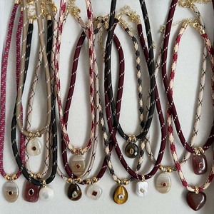 Collana da Donna con Ciondolo a Cuore e Motivo Rotondo, Pietra Zircone Incastonata, Nuova Moda Placcata Oro, Gioiello con Catena - Product Image 1