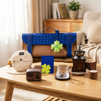 Coffret Cadeau Personnalisé Écoresponsable Premium : Sac Fourre-tout en Liège + Haut-parleur en Bois + Moulin à Café en Acier Inoxydable + Tasse + Cadeau de Fêtes