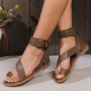 Sandalias de playa de fondo plano para mujer de gran tamaño, tendencia de moda europea americana, zapatos versátiles ligeros para exteriores, primavera 2025 - Product Image 4