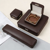 Boîte à bagues carrée en cuir PU de qualité supérieure avec doublure en velours 63*63*58mm Emballage de bijoux de luxe Logo personnalisé
