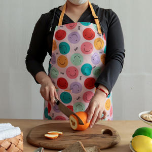 Delantal impermeable con estampado floral, delantal de cocina de poliéster para adultos, uso diario, diseño con conejos y flores - Product Image 3