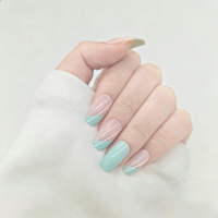 Ongles press-on vert menthe et rose nude, ongles carrés courts brillants avec motif ligne diagonale, ongles acryliques réutilisables