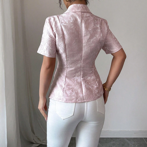 Giacca da Ufficio da Donna Rosa in Jacquard, Aderente, a Maniche Corte, con Risvolto a Tacca e Bottoni in Perla, con Cintura in Vita - Product Image 3
