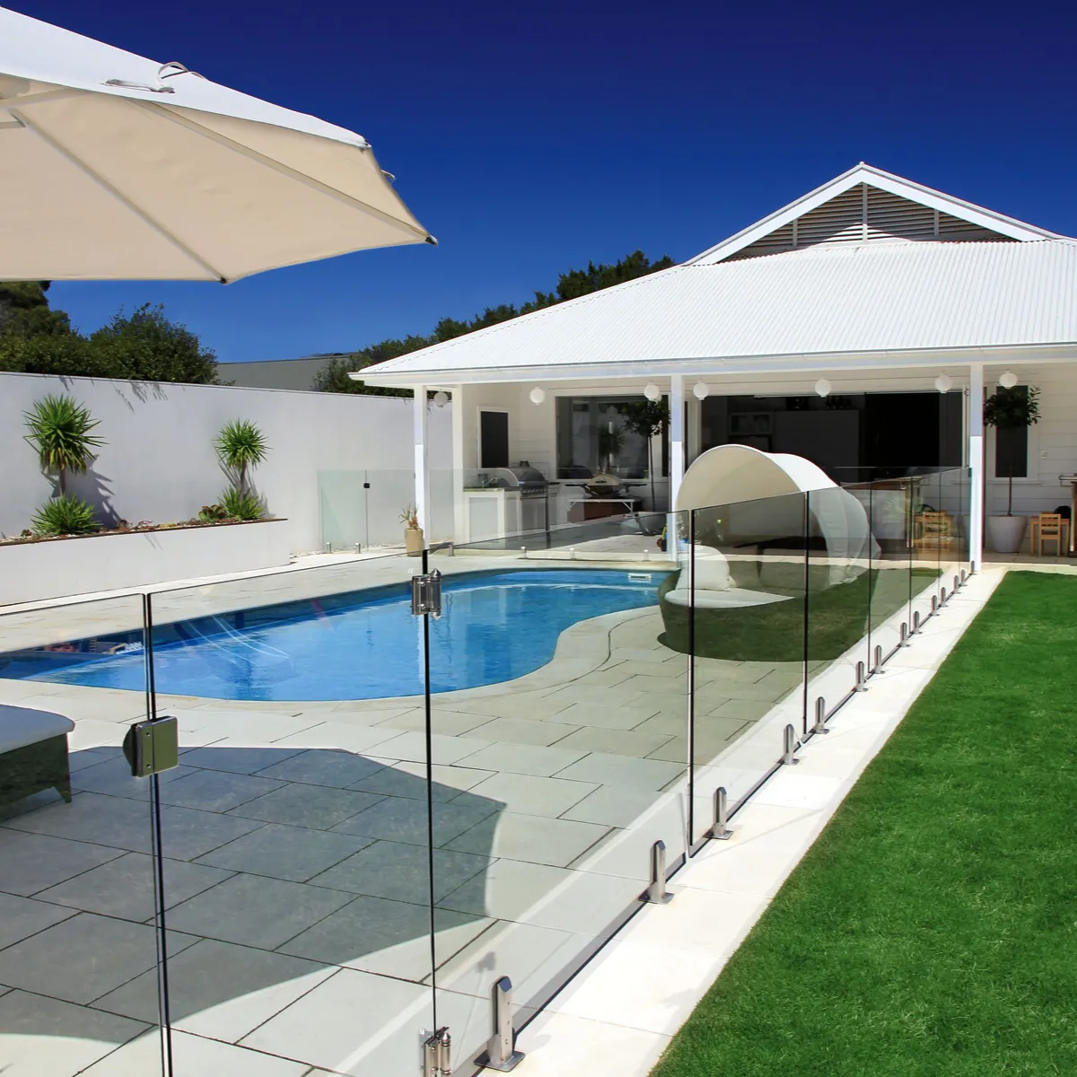 Frameless Balustrade Glass Railing 12-13.52mm Swimming Pool Glass Fence Deck Pool Glass Spigots Balustrade