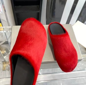 Pantuflas de felpa para hombre y mujer, diseño de suela gruesa, pantuflas suaves de alta calidad, pantuflas de piel sintética a la moda, pantuflas de lana cómodas e informales - Product Image 6