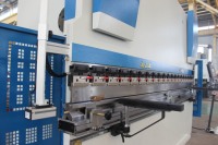 Presse plieuse hydraulique CNC de style Amada entièrement automatique ACCURL 125T pour le pliage de tôles