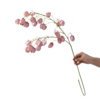 Lanterne florale décorative de style chinois moderne, en soie rose mate réaliste haut de gamme, avec branche de physalis, pour centre de table.