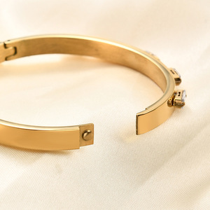 Bracelet en diamant 6MM taille baguette, synthétique, cultivé en laboratoire, ton or, bijoux pour femmes à porter au quotidien - Product Image 3