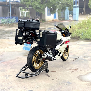 แร็คท้ายรถมอเตอร์ไซค์ Yamaha R15 รุ่น M-Biker ดีไซน์คลาสสิก รับน้ำหนักเบา อุปกรณ์ตกแต่งรถมอเตอร์ไซค์ - Product Image 1