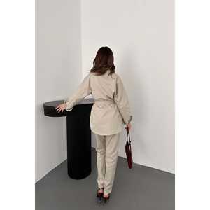 Conjunto de Traje Gabardina Beige para Mujer, Disponible al por Mayor - Product Image 1