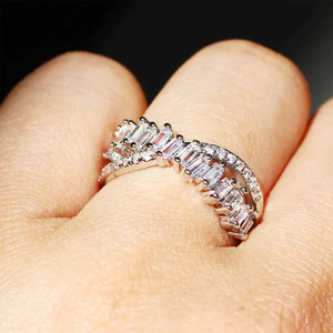 Anello da donna Q221 con diamante taglio smeraldo, pietra naturale, classico anello di fidanzamento per lei - Product Image 6