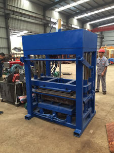 ¿Cuánto Cuesta la Máquina China QT4-40 para Fabricar Bloques de Hormigón Pequeños y Huecos con Compresión Hidráulica? - Product Image 4