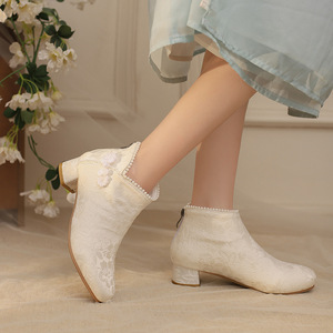 Botas de tacón cuadrado con lazo rojo 2026: Novedad para atuendos femeninos tradicionales y ocasiones de ceremonia de boda. Botas de moda. - Product Image 3